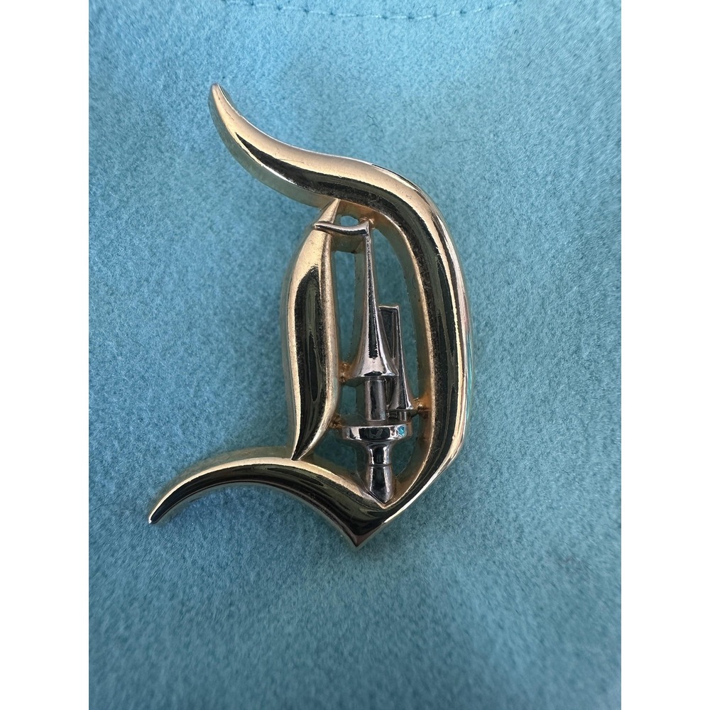 2018 Disney Parks Trading Pin Gold Script D Silver‎ Spire Castle Mickey Official